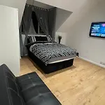 Cozy Penthouse With A Terrace!2 Minutes To Beach!
