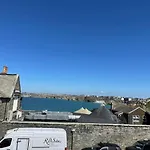 Cozy Penthouse With A Terrace!2 Minutes To Beach!