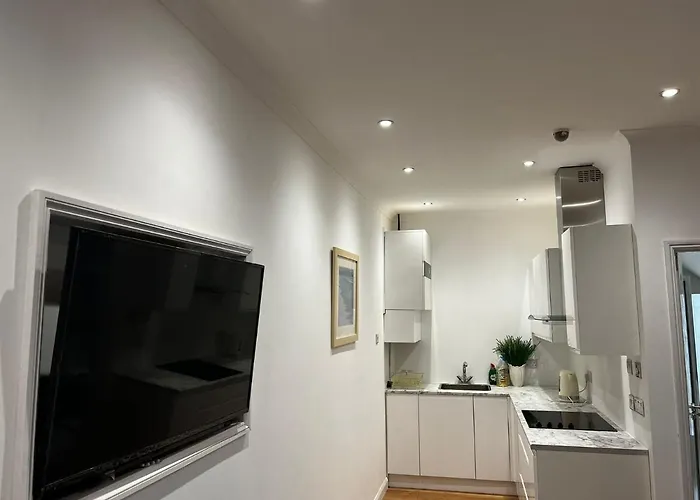Cozy Penthouse With A Terrace!2 Minutes To Beach!
