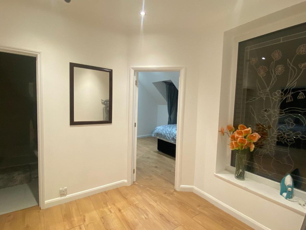 Cozy Penthouse With A Terrace!2 Minutes To Beach! *